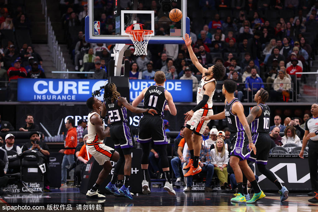 NBA季后赛焦点战：底特律活塞与纽约尼克斯的生死较量