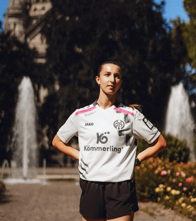 复古与潮流融合！美因茨05新客场球衣发布，或成日常穿搭新宠